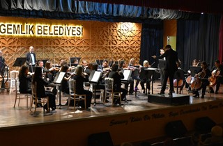 Gemlik’te ilk kez senfoni orkestrası sahne aldı